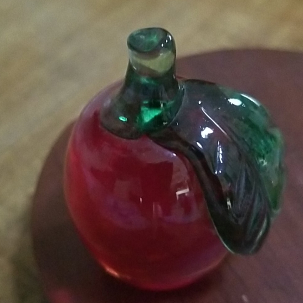 Sm. Bird & Apple Paperweights - Picture 7 of 8